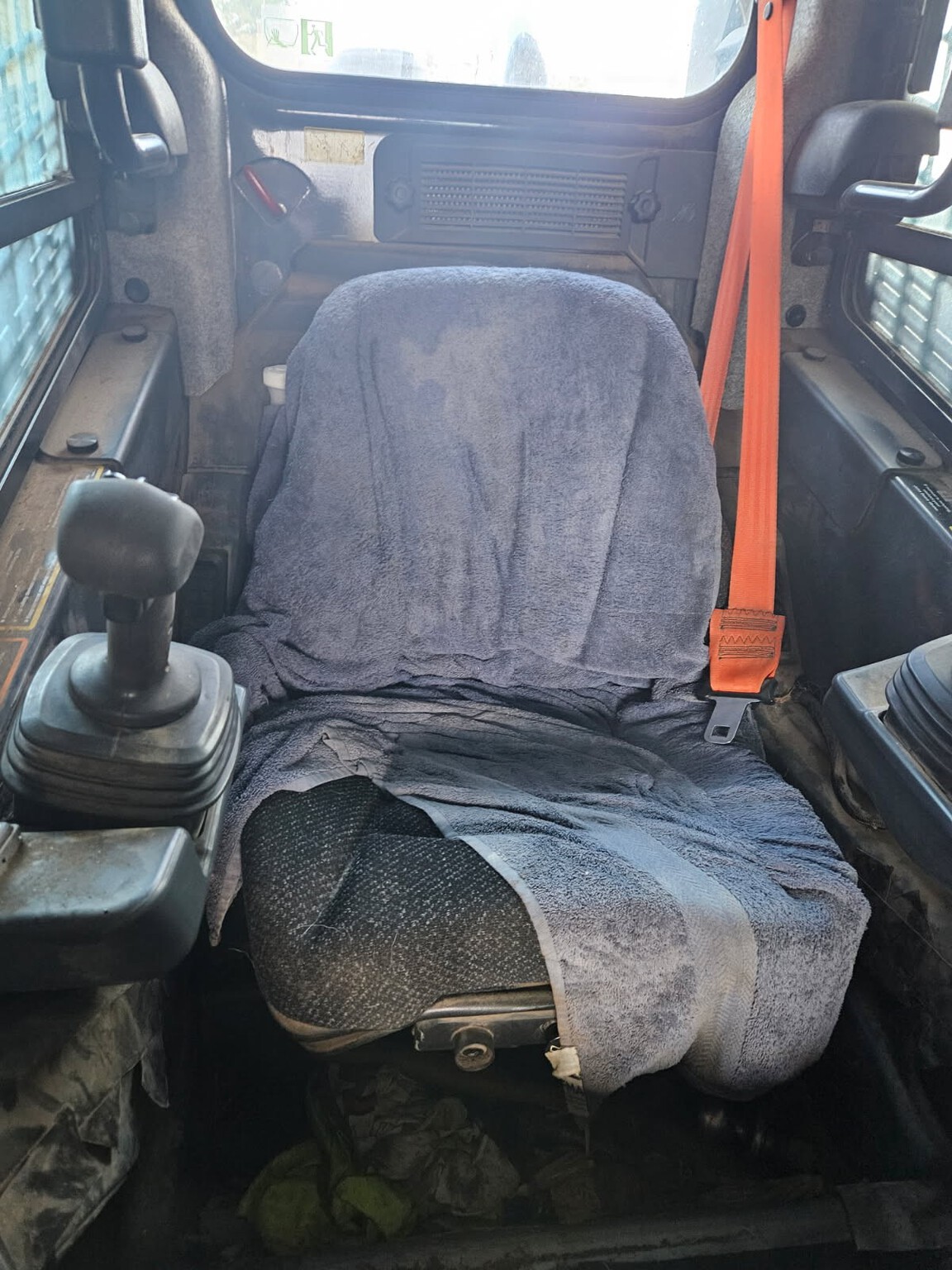 2018 John Deere 330G Image 5