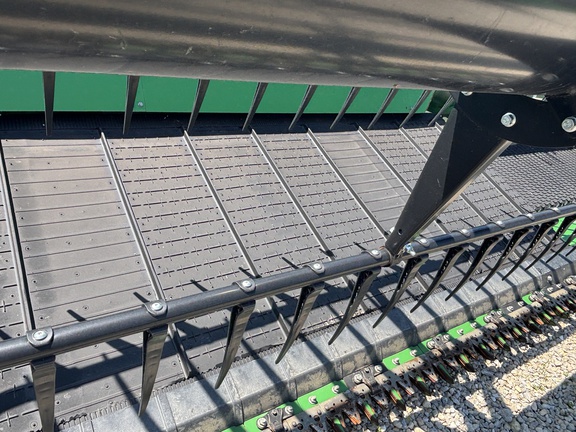 Used 2024 John Deere RD35F Combine Platforms at Koenig Equipment in Greenville, OH - Photo11