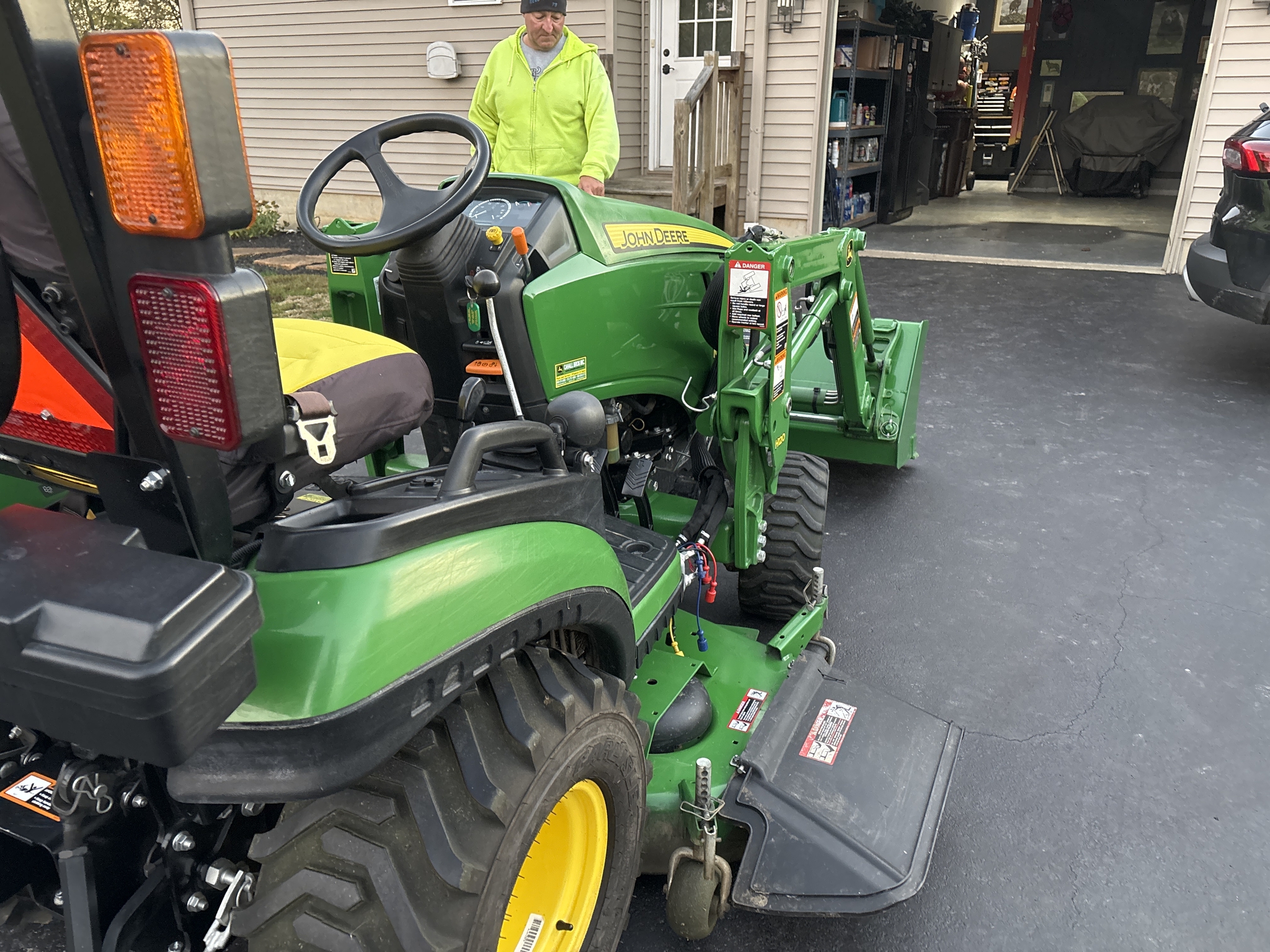 Used 2017 John Deere 1025R Compact Utility Tractors at Koenig Equipment in Amelia, OH - PhotoXL3