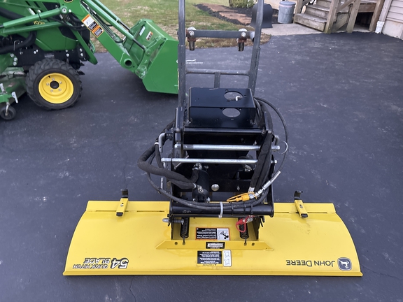 Used 2017 John Deere 1025R Compact Utility Tractors at Koenig Equipment in Amelia, OH - Photo11