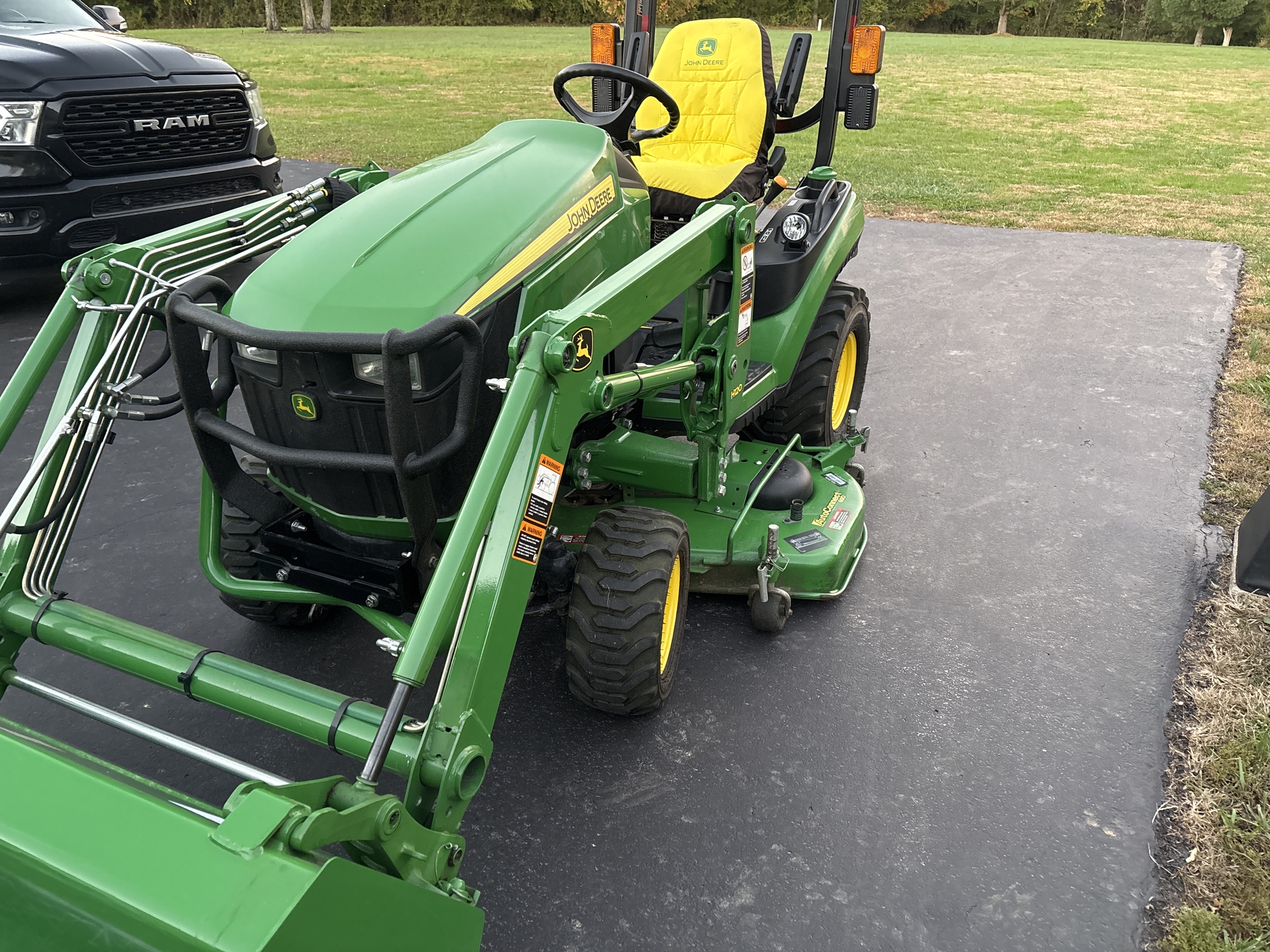 Used 2017 John Deere 1025R Compact Utility Tractors at Koenig Equipment in Amelia, OH - PhotoXL5