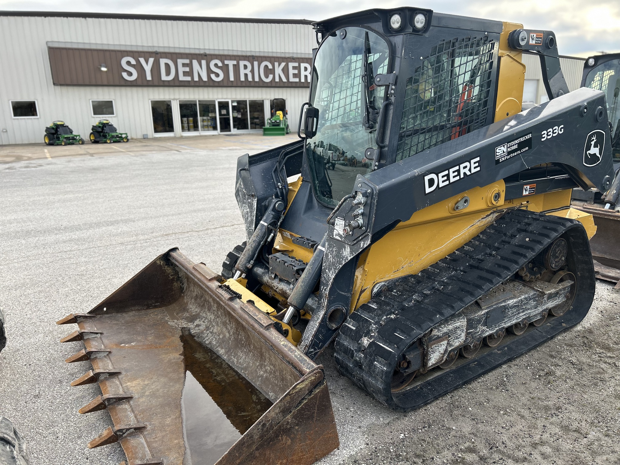 2022 John Deere 333G - Sydenstricker Nobbe Partners