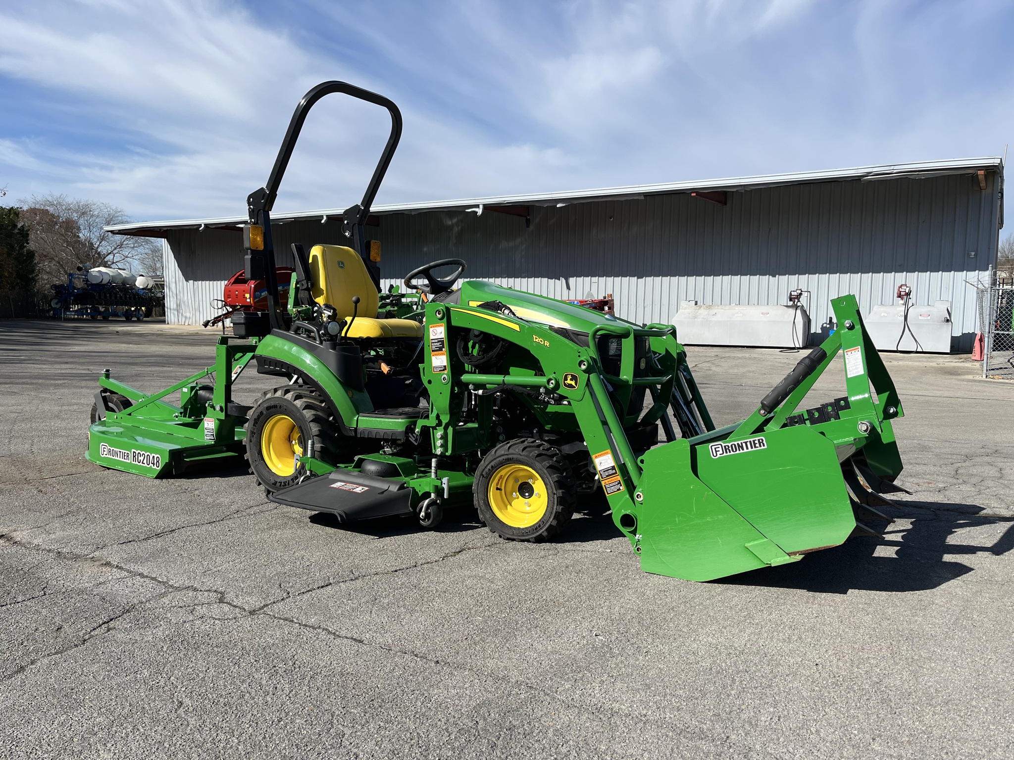 2023 John Deere 1025R Image 1