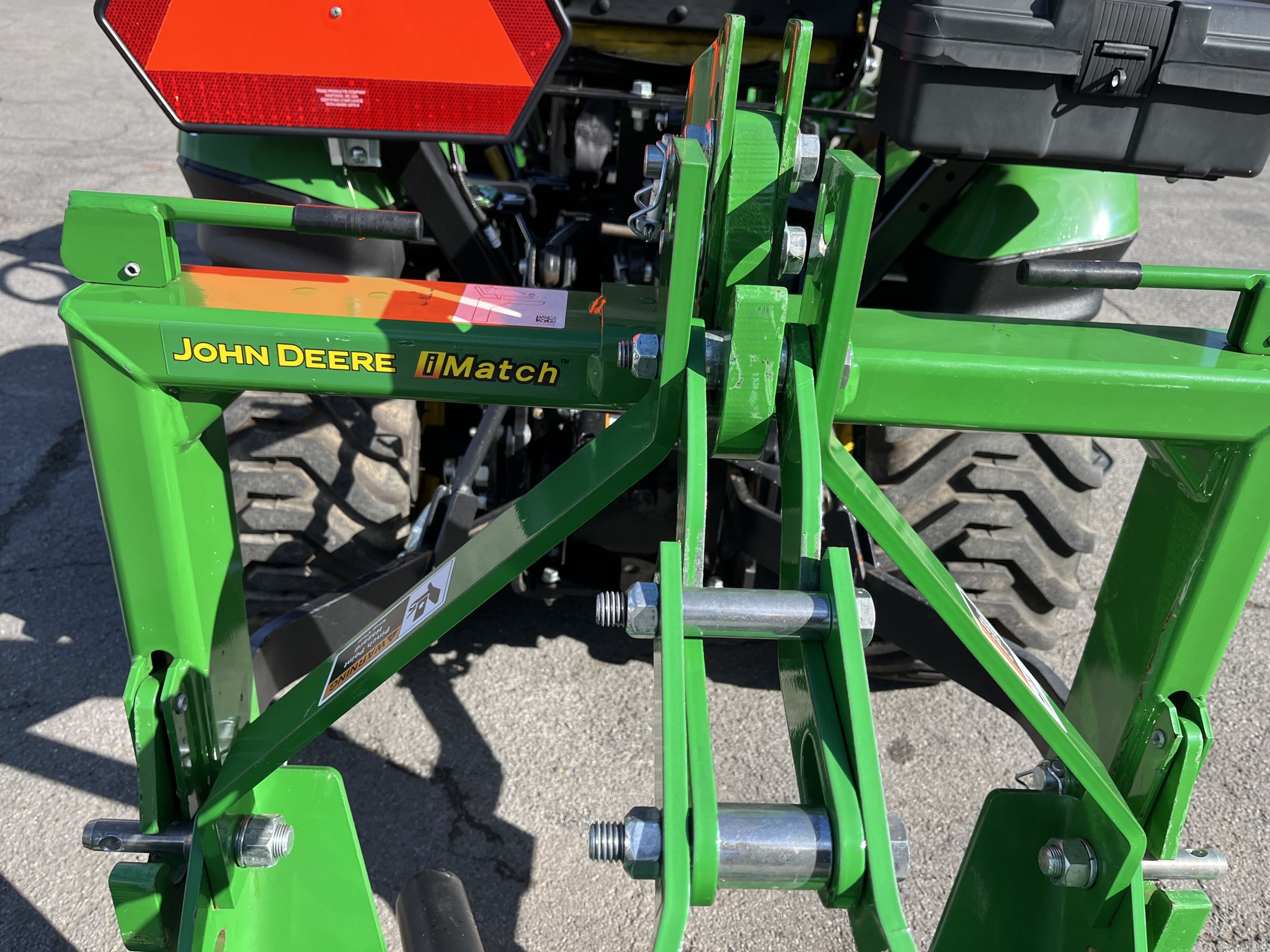 2023 John Deere 1025R Image 6