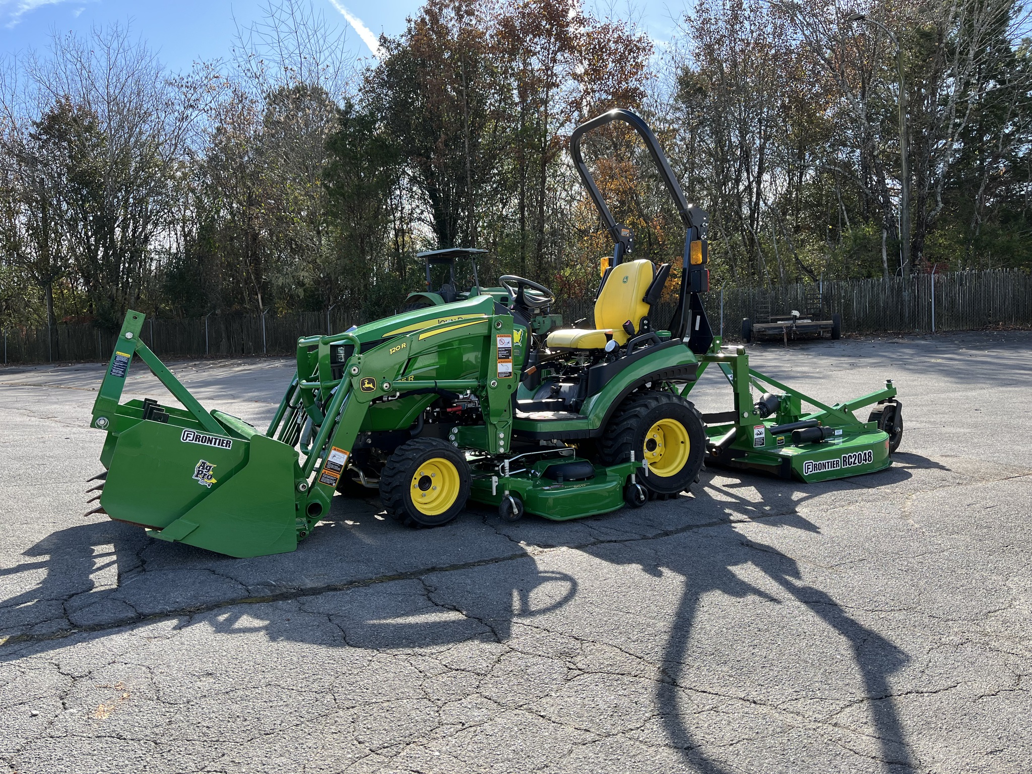 2023 John Deere 1025R Image 2