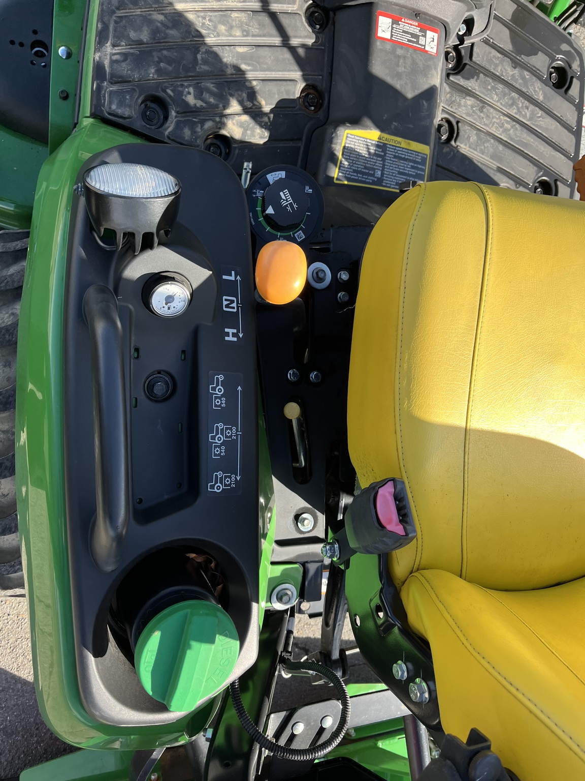 2023 John Deere 1025R Image 8