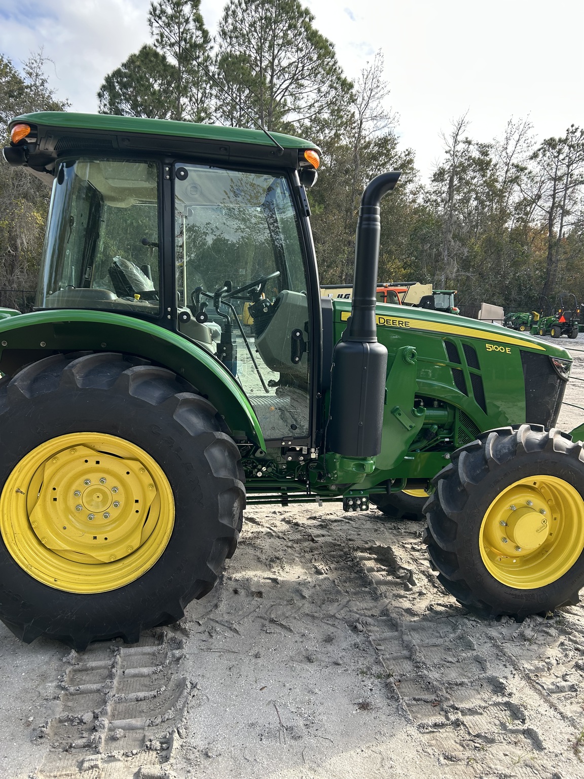 2025 John Deere 5100E Image 1