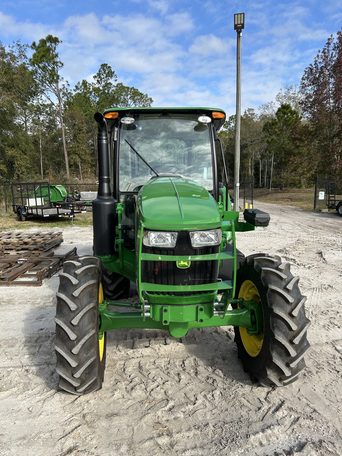 2025 John Deere 5100E Image 3