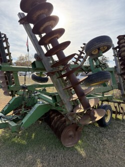 2005 John Deere 637 Photo 1