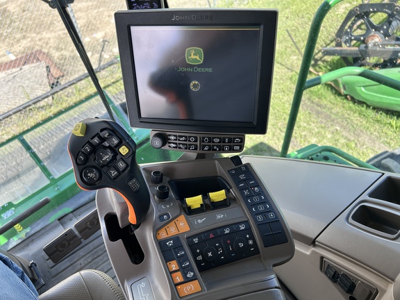 Used 2021 John Deere S780 Combines at Horizon Ag & Turf in Barrhead, AB - Photo19