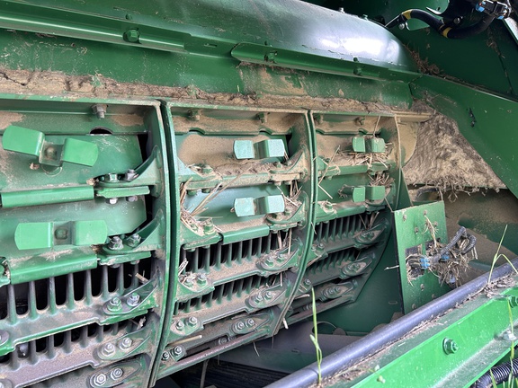 Used 2021 John Deere S780 Combines at Horizon Ag & Turf in Barrhead, AB - Photo35