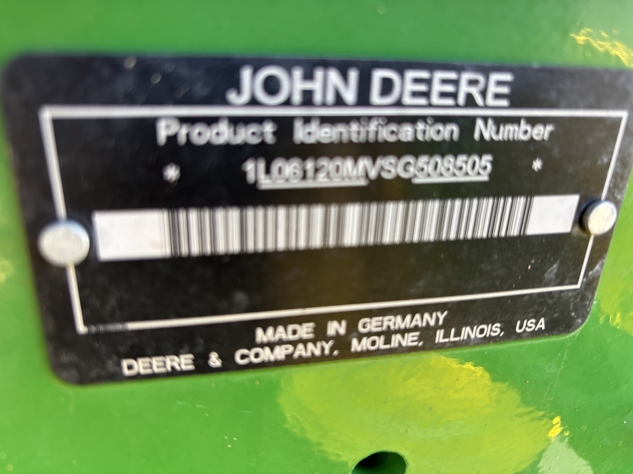 2025 John Deere 6120M Image 34