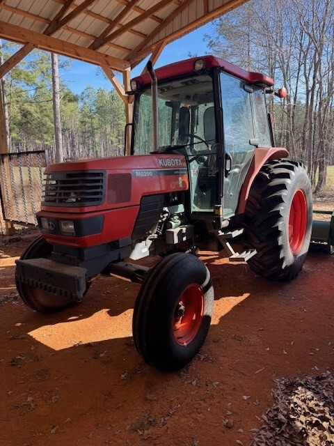 2000 Kubota M8200 Image 1