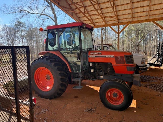 2000 Kubota M8200 Image 2