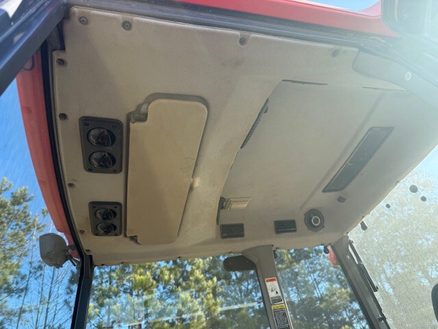 2000 Kubota M8200 Image 4