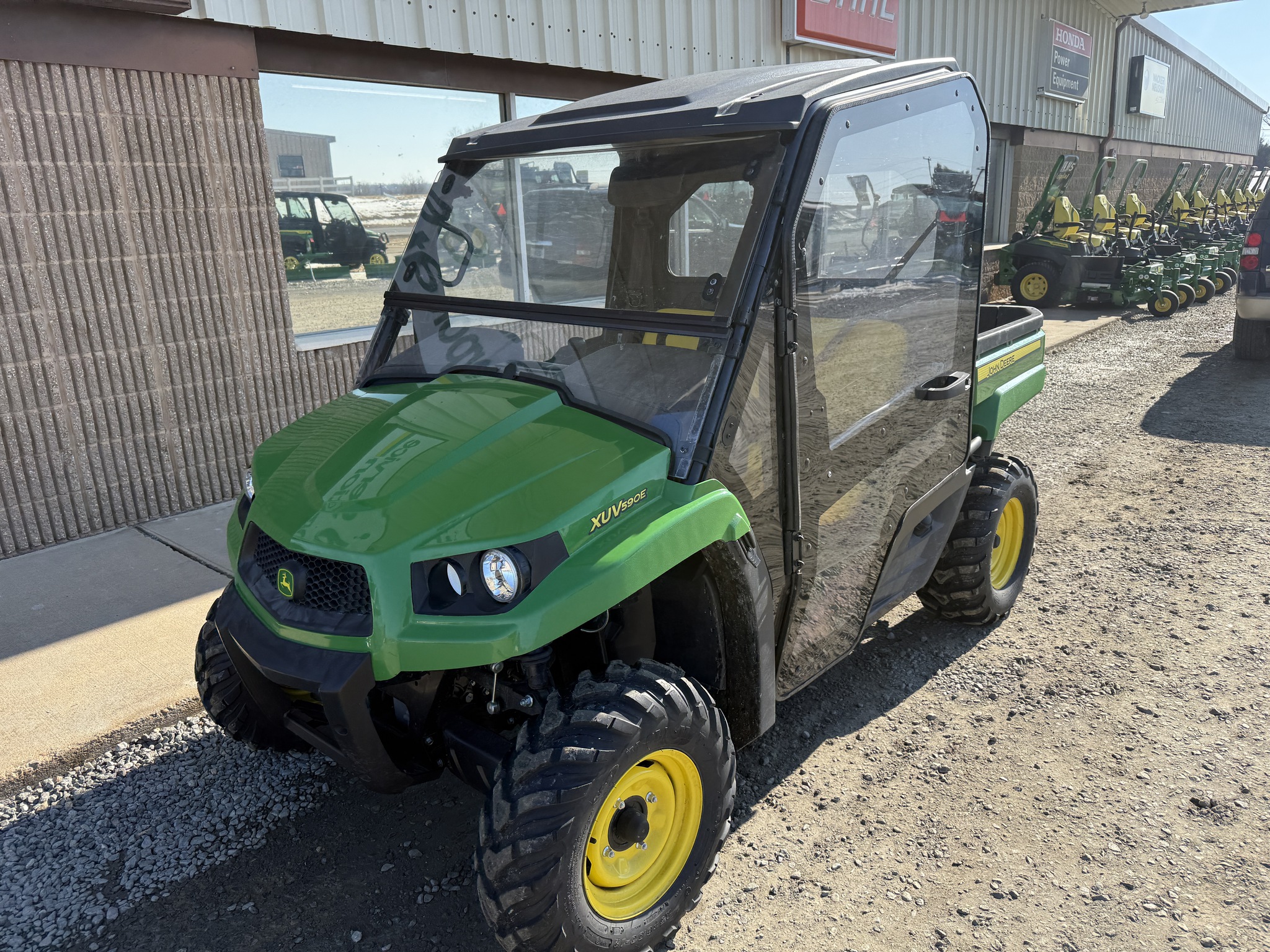 2019 John Deere XUV 590E Image 4