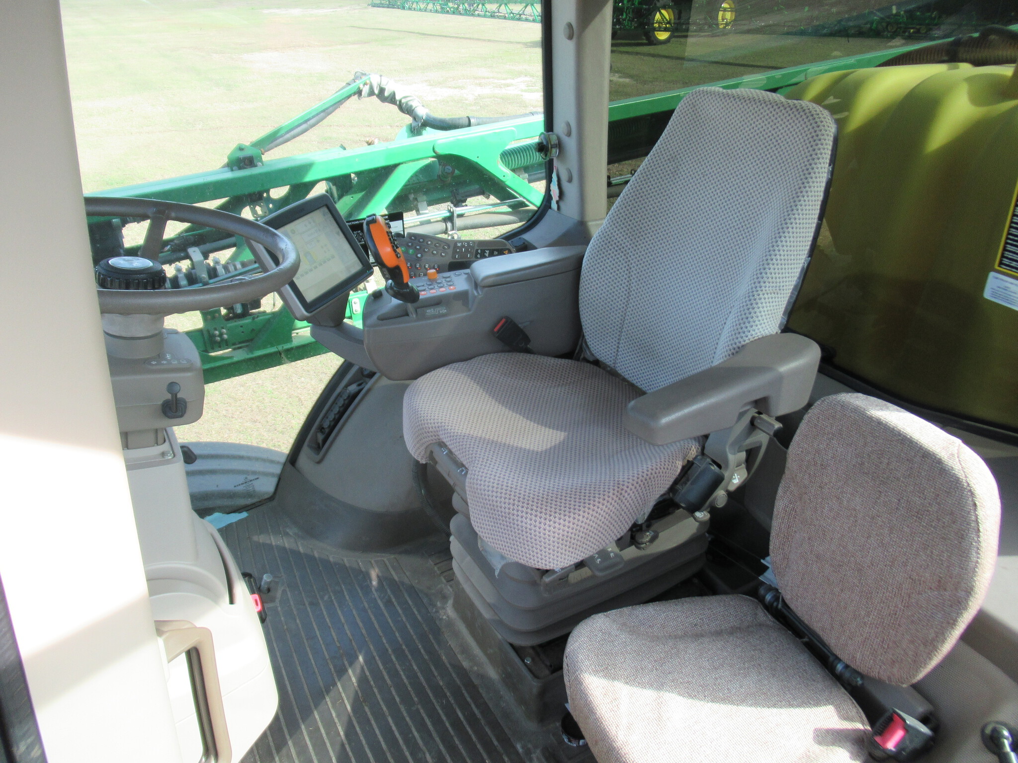 2014 John Deere R4030 Image 9