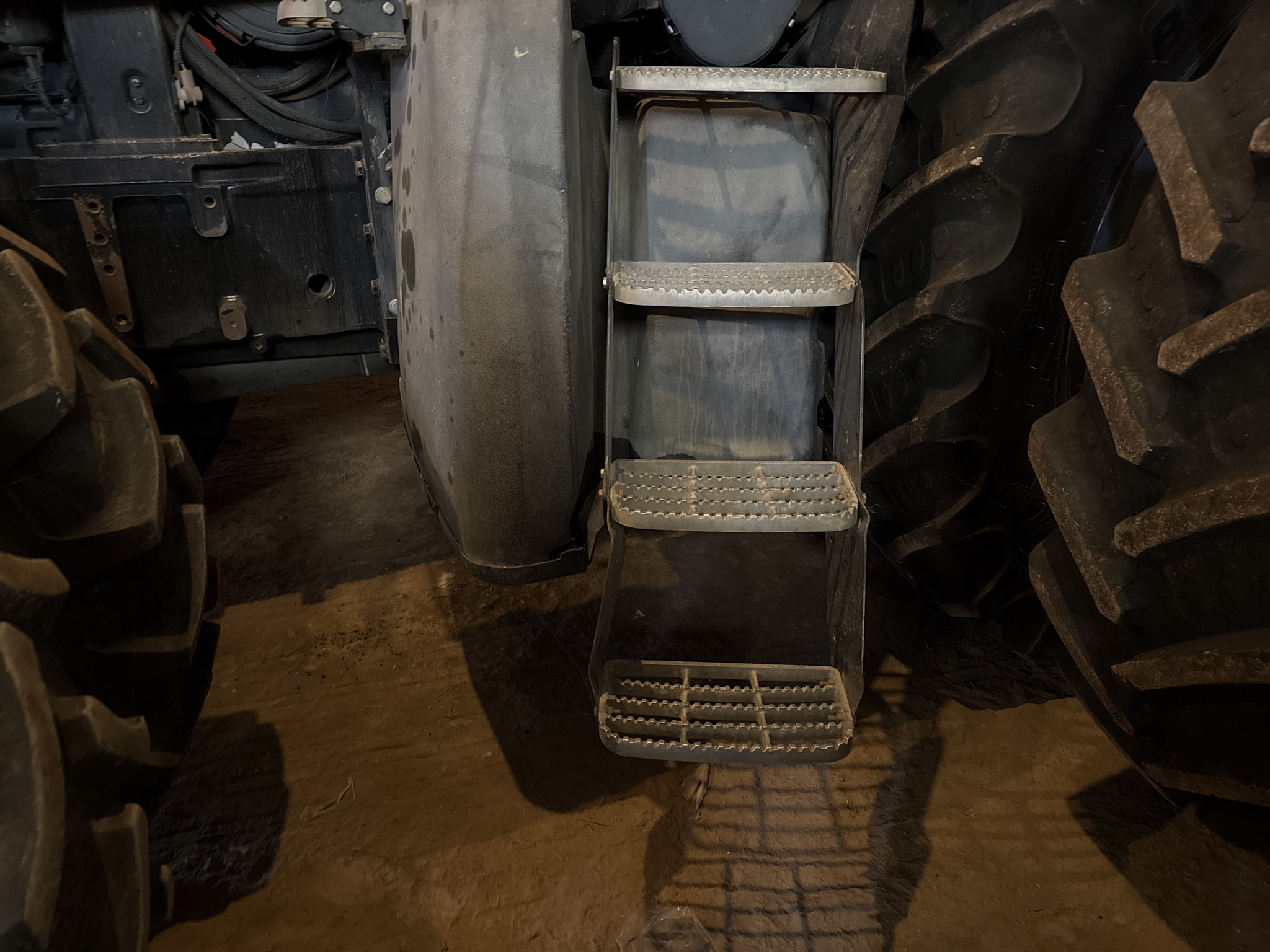 2011 Case IH Magnum 275 Image 44