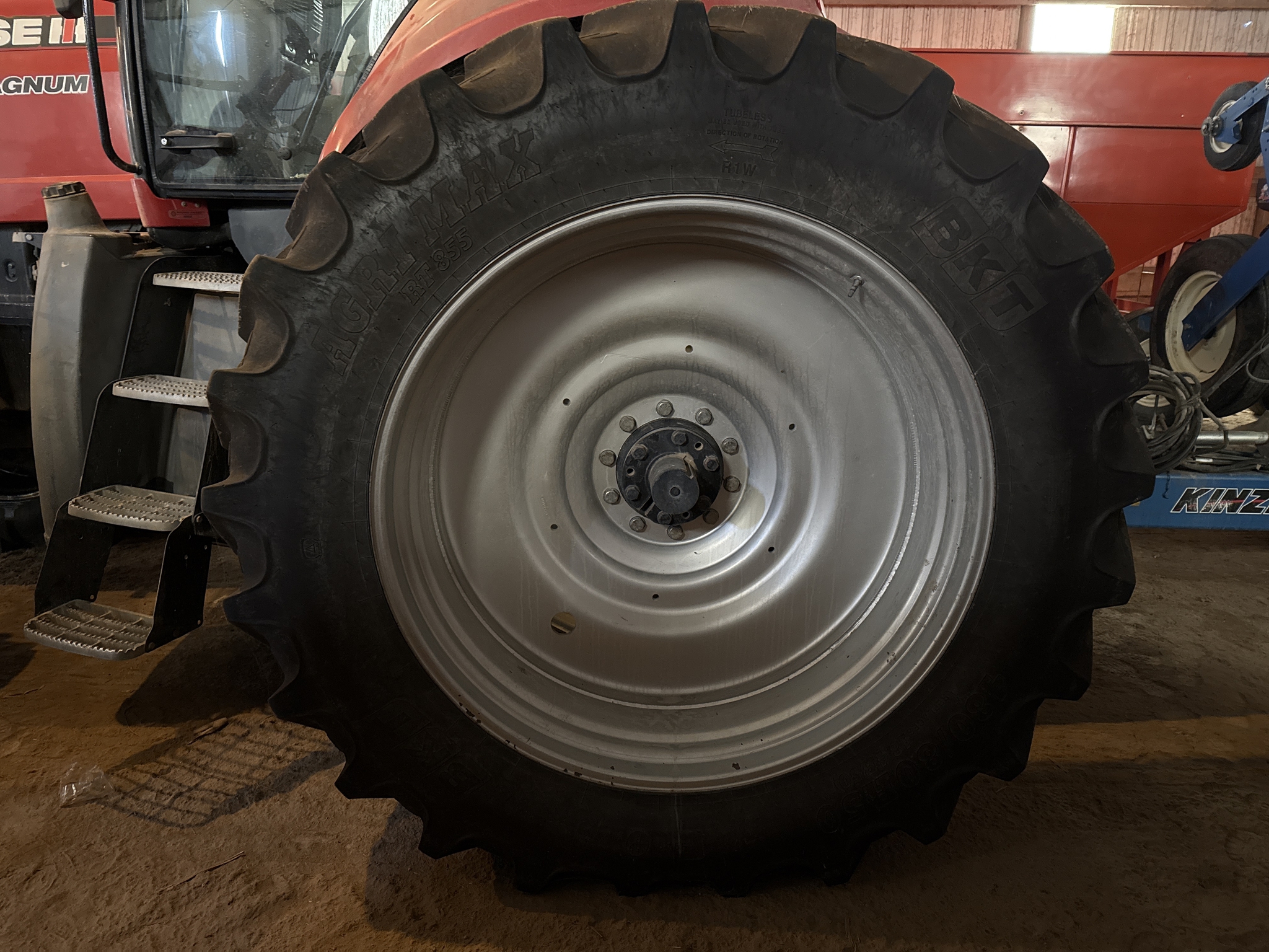 2011 Case IH Magnum 275 Image 11