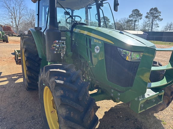 2024 John Deere 5105M Photo 3