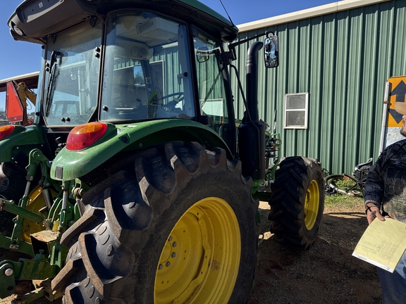 2024 John Deere 5105M Photo 4