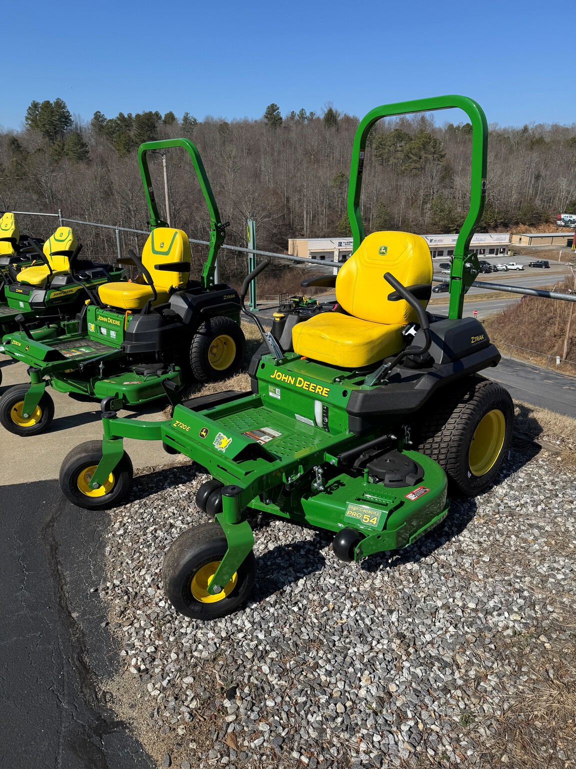 2025 John Deere Z720E Image 2