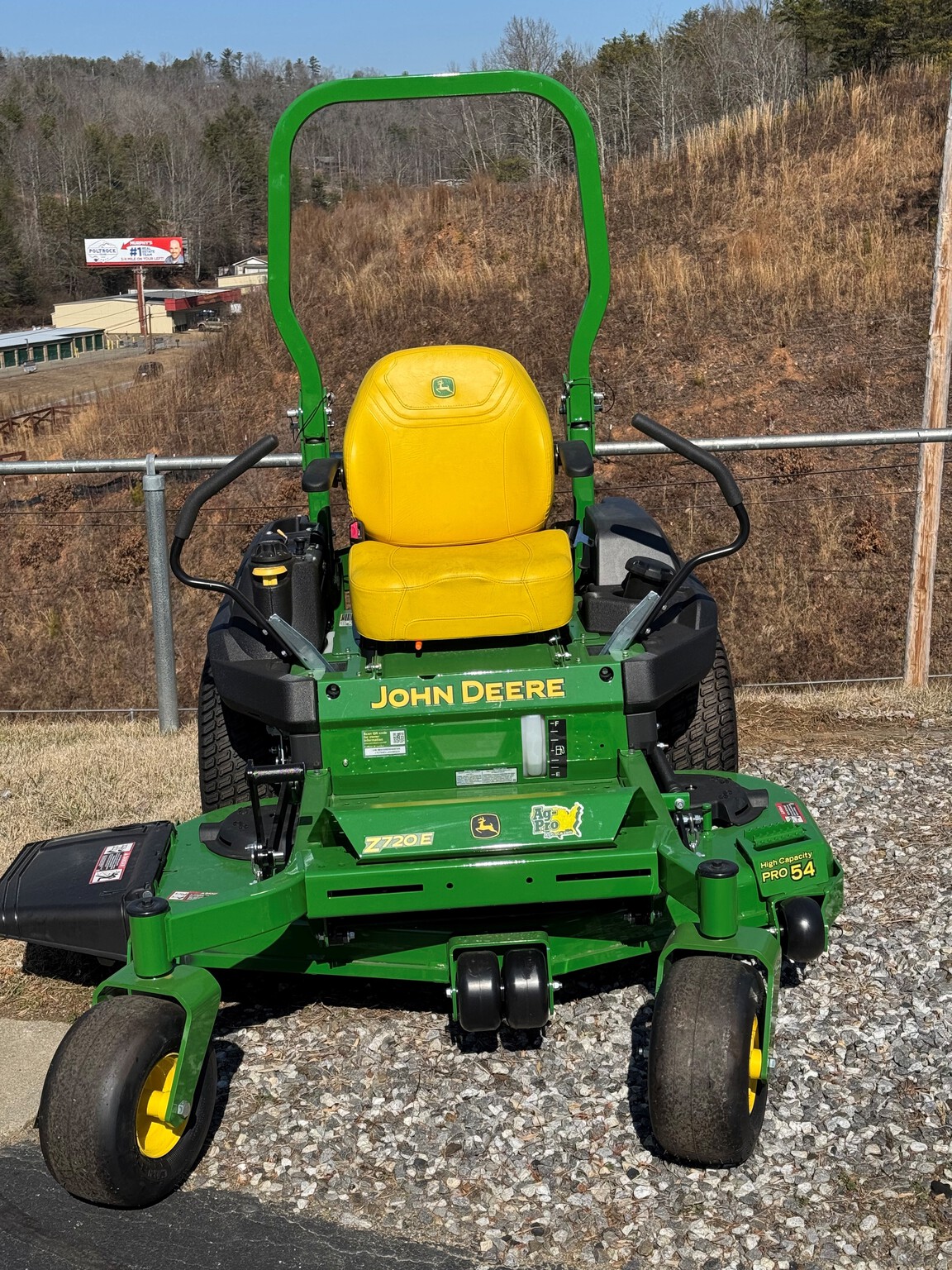 2025 John Deere Z720E Image 3