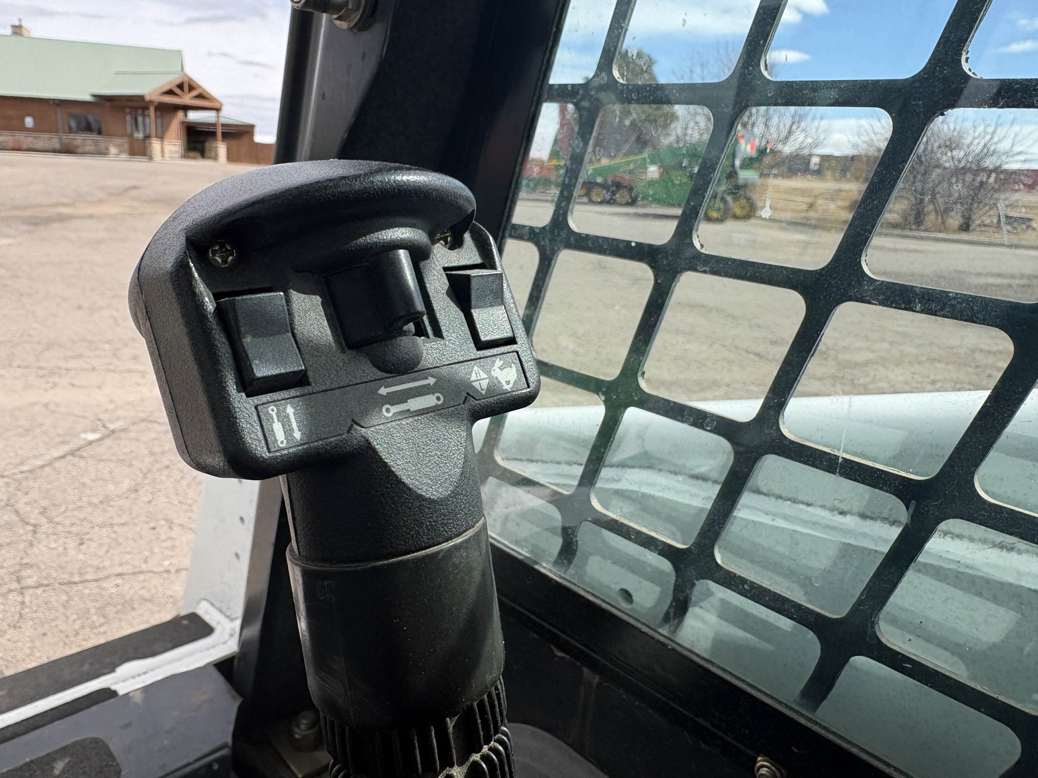 2009 Bobcat S130 Image 11