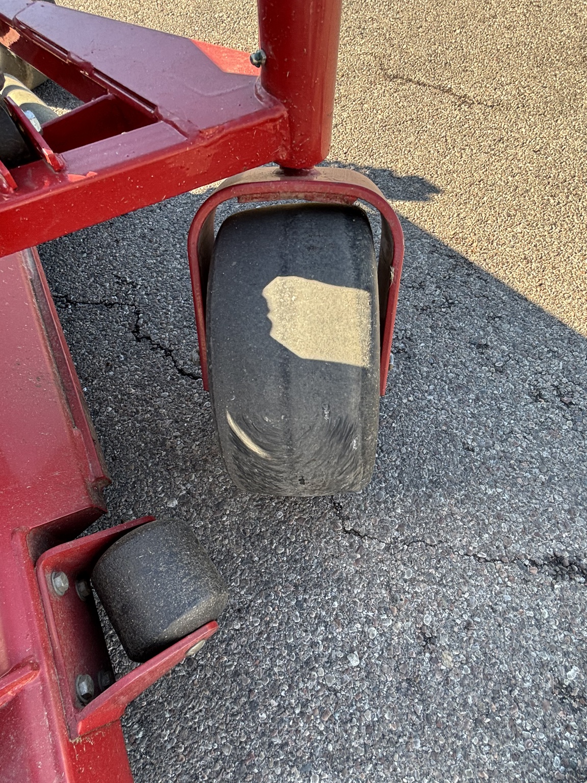 Used 2011 Ferris IS3100Z Kav37 Zero Turn Mowers at Koenig Equipment in Tipp City, OH - PhotoXL12