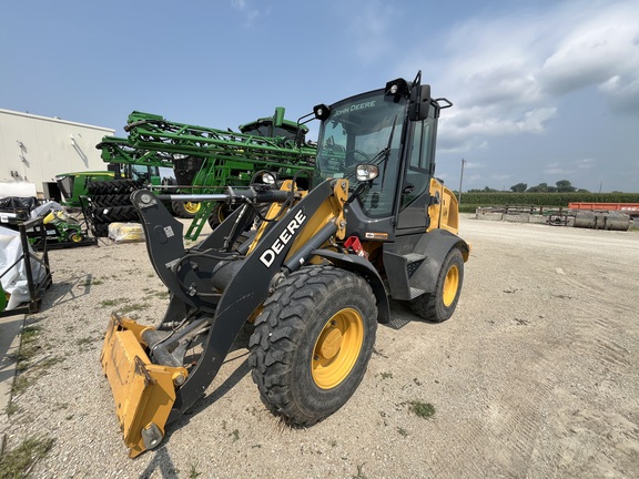  John Deere 324L