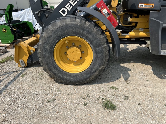 2021 John Deere 324L - Photo9