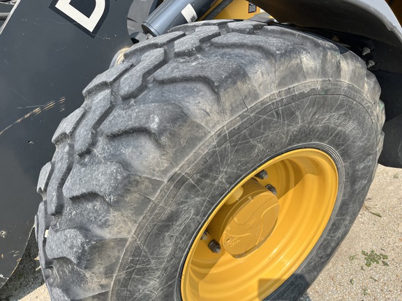 2021 John Deere 324L - Photo11