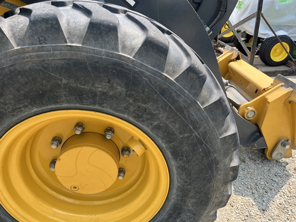 2021 John Deere 324L - Photo13