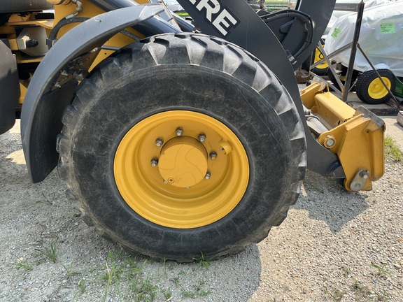 2021 John Deere 324L - Photo12