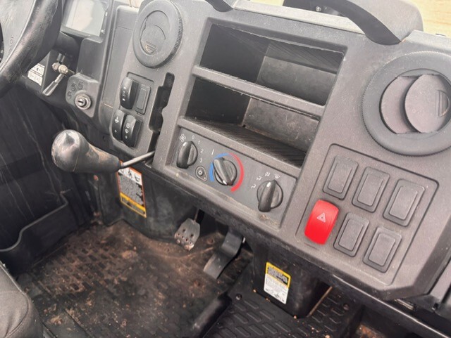 2021 John Deere XUV835M HVAC Cab Image 8