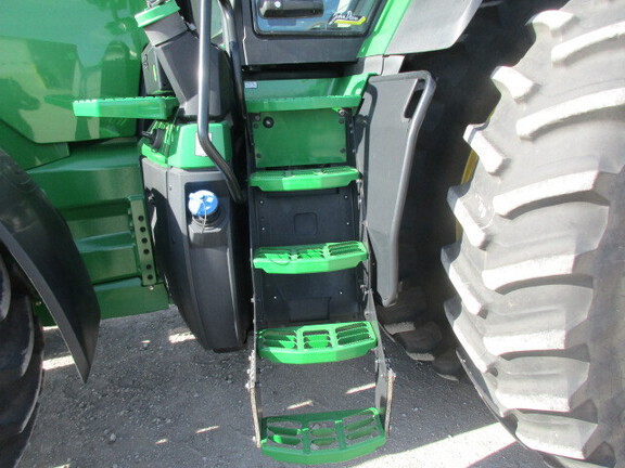 2022 John-Deere 8R 410