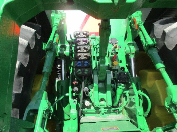 2022 John-Deere 8R 410