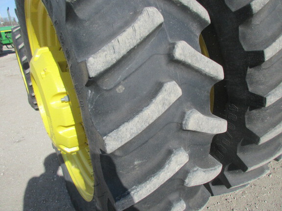 2022 John-Deere 8R 410