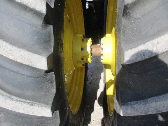 2022 John-Deere 8R 410