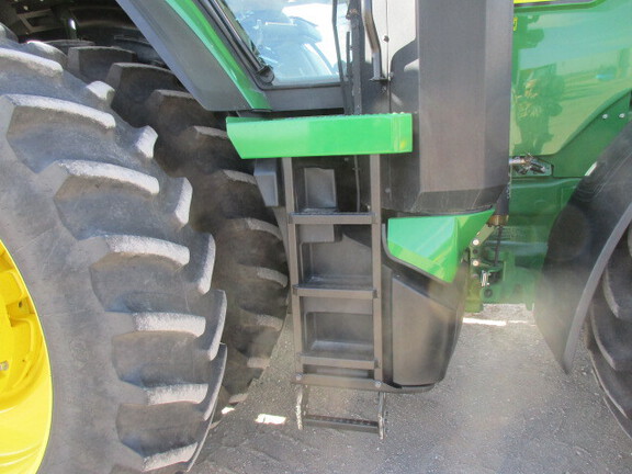 2022 John-Deere 8R 410