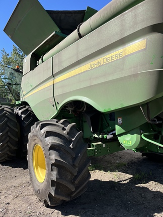 Used 2017 John Deere S680 Combines at Horizon Ag & Turf in Lloydminster, AB - Photo20