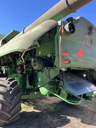 Used 2017 John Deere S680 Combines at Horizon Ag & Turf in Lloydminster, AB - Photo32