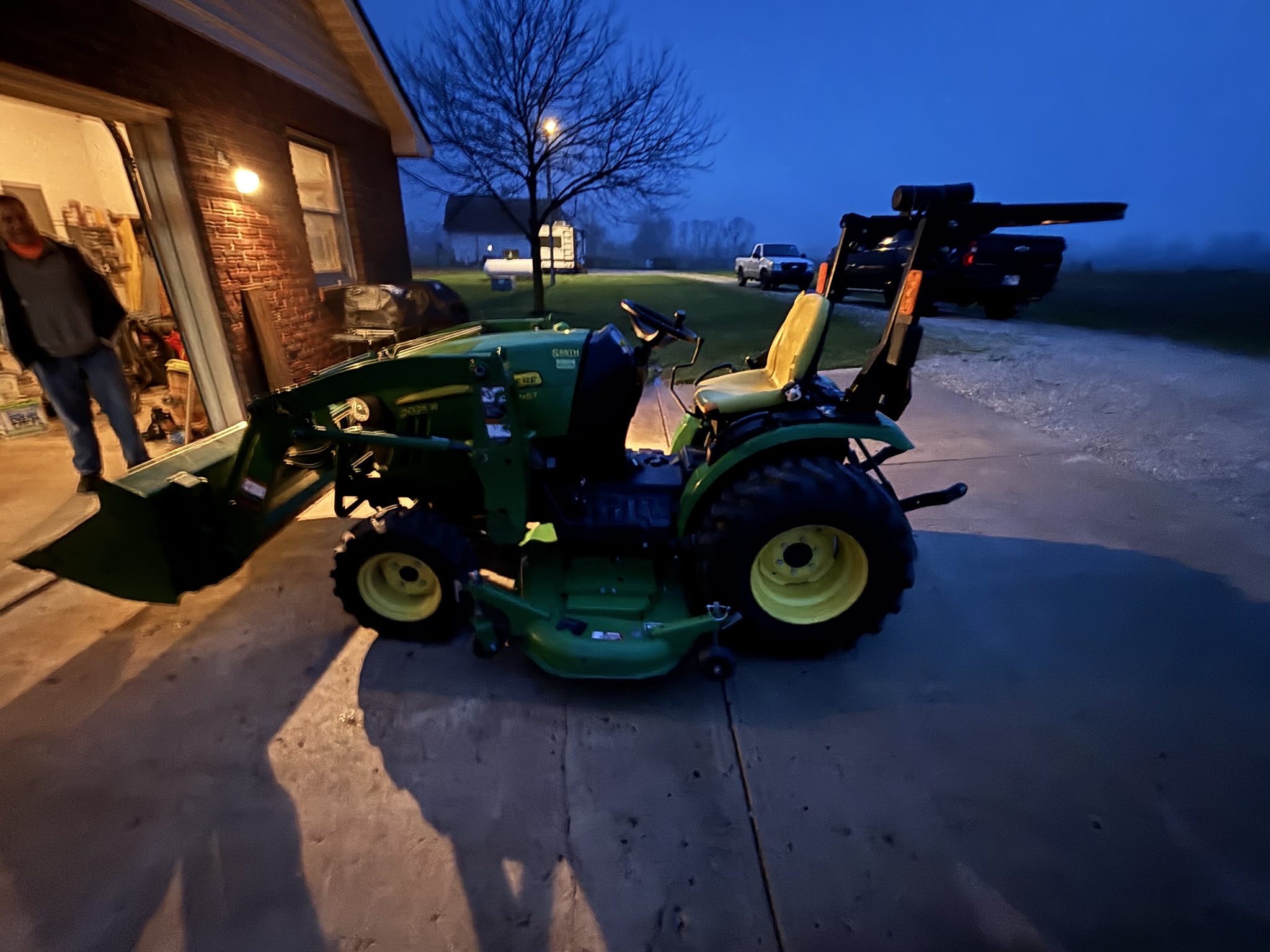 Used 2014 John Deere 2025R Compact Utility Tractors at Koenig Equipment in Knightstown, IN - PhotoXL3