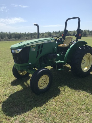 2017 John Deere 5055E