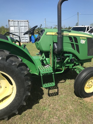 2017 John Deere 5055E-2