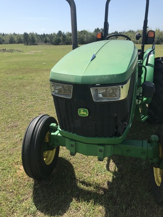 2017 John Deere 5055E-5