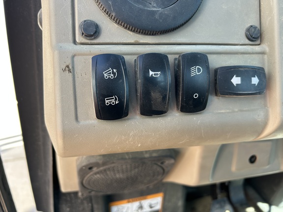 2023 John Deere XUV 835R - Photo24