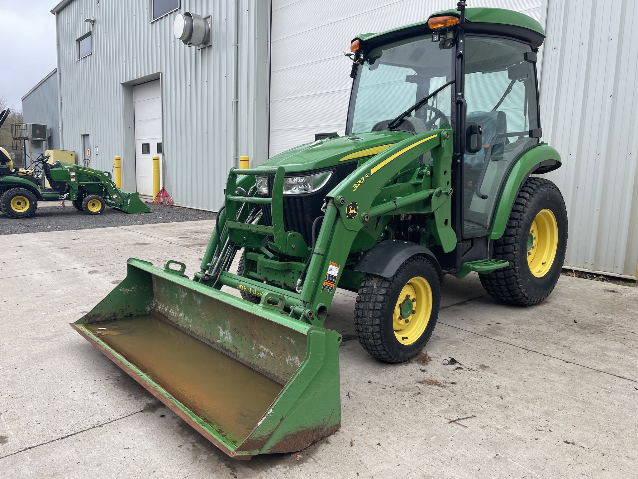 2022 John Deere 3039R Image 1