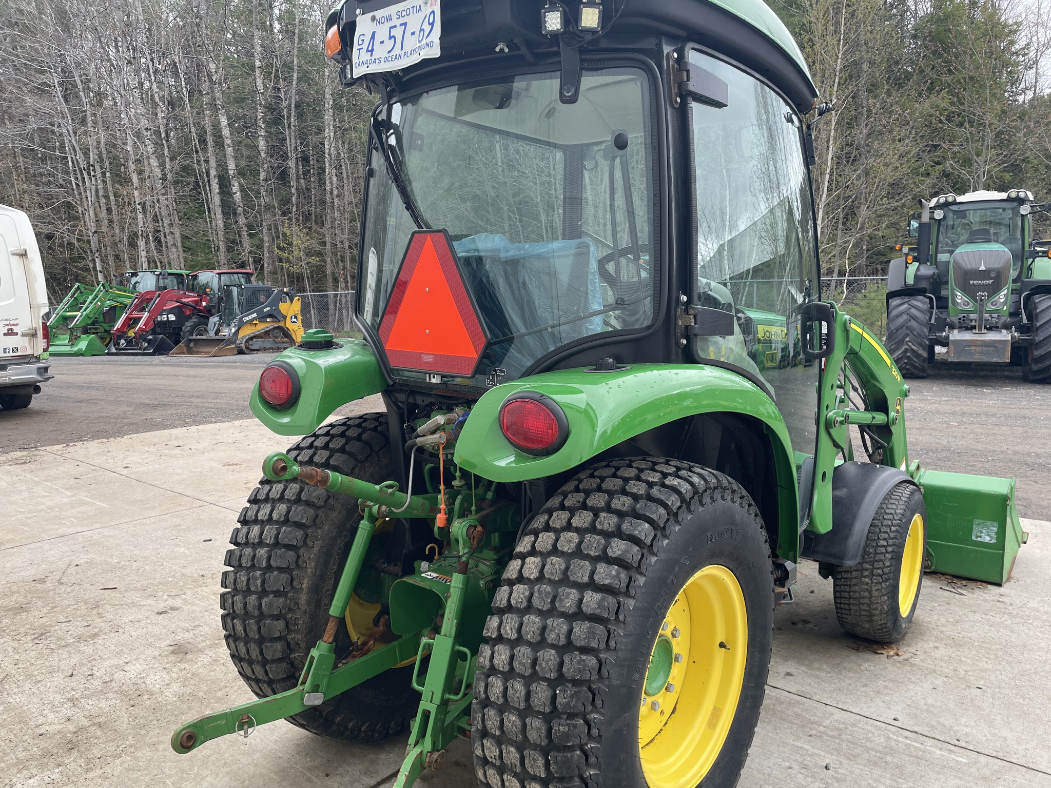 2022 John Deere 3039R Image 4