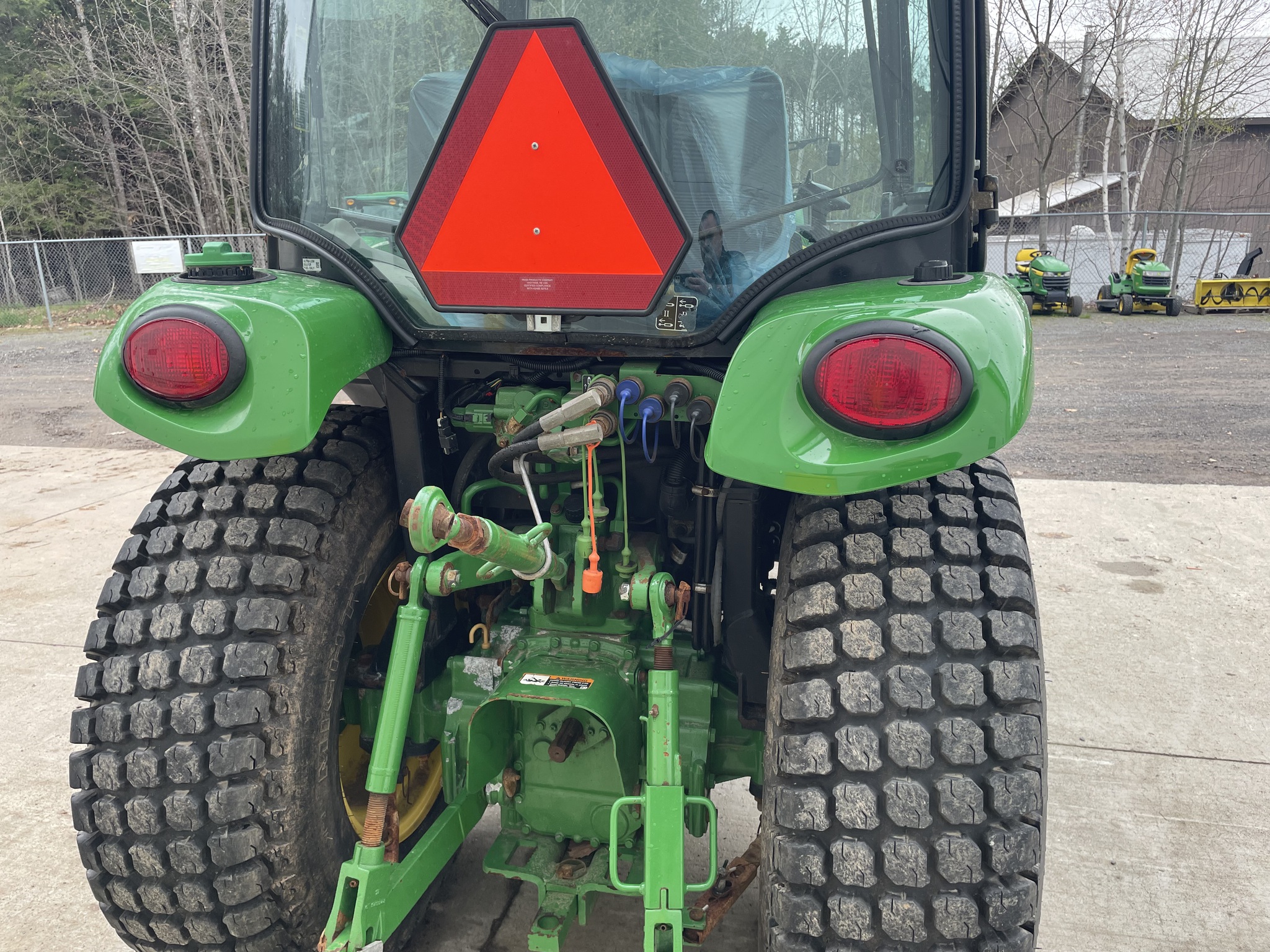 2022 John Deere 3039R Image 3